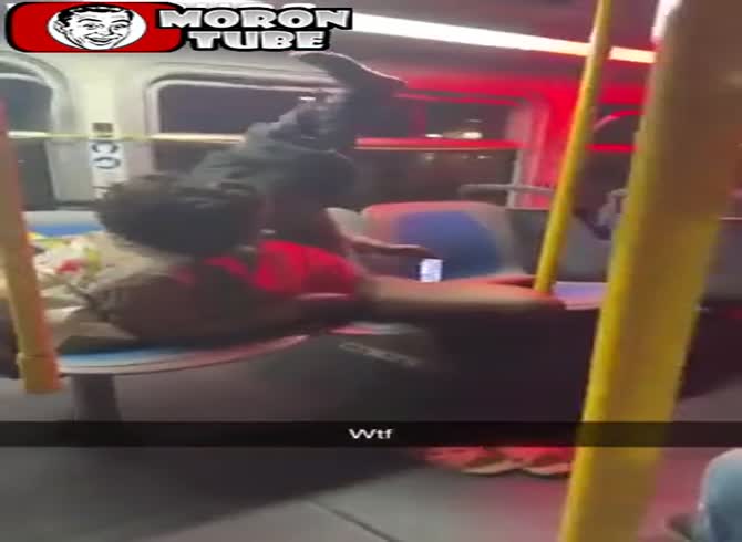 Video :You won't believe what this woman is doing in the metro!